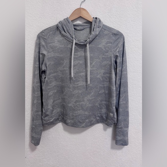 Vuori Tops - Vuori halo essential hoodie